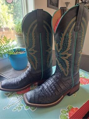Macie Bean Black Boots with turquoise Embroidery~Only worn 1x!